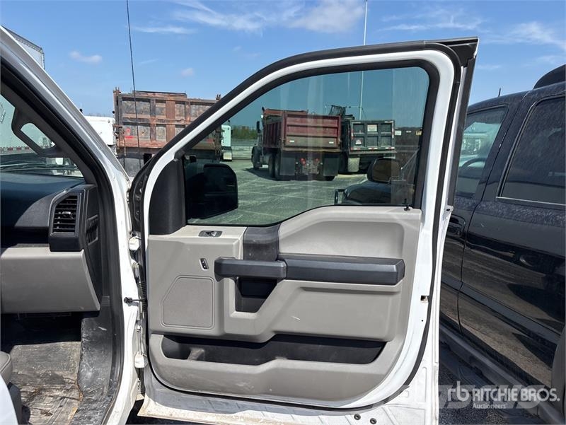 Ford F-150 XL 4x2 Crew Cab Pickup Furgoni altro