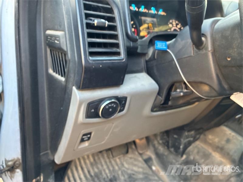 Ford F-150 XL 4x2 Crew Cab Pickup Muut autot
