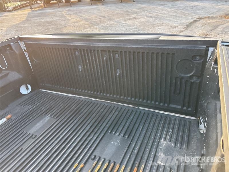 Ford F-150 XL 4x2 Crew Cab Pickup Otros