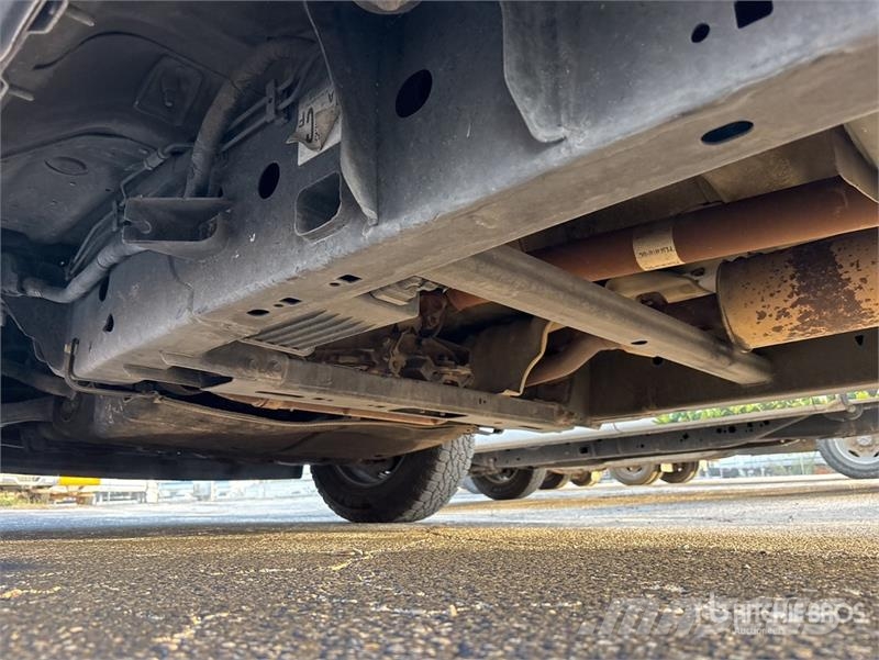 Ford F-150 XL 4x2 Crew Cab Pickup Otros