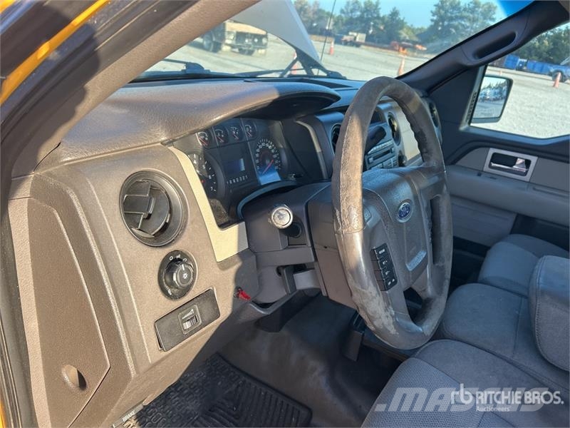 Ford F-150 XL 4x2 Crew Cab Pickup Ostalo