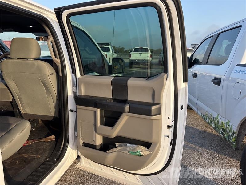 Ford F-150 XL 4x2 Crew Cab Pickup Otros