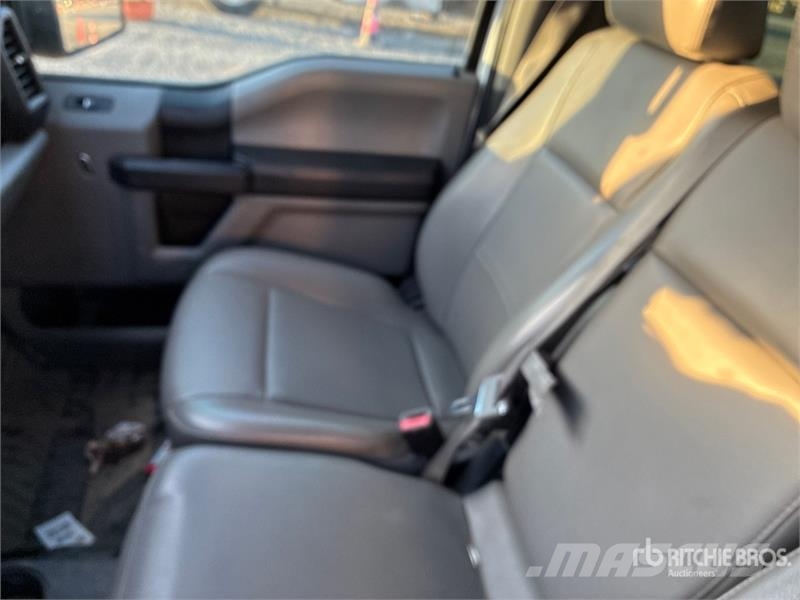 Ford F-150 XL 4x2 Crew Cab Pickup Muut autot