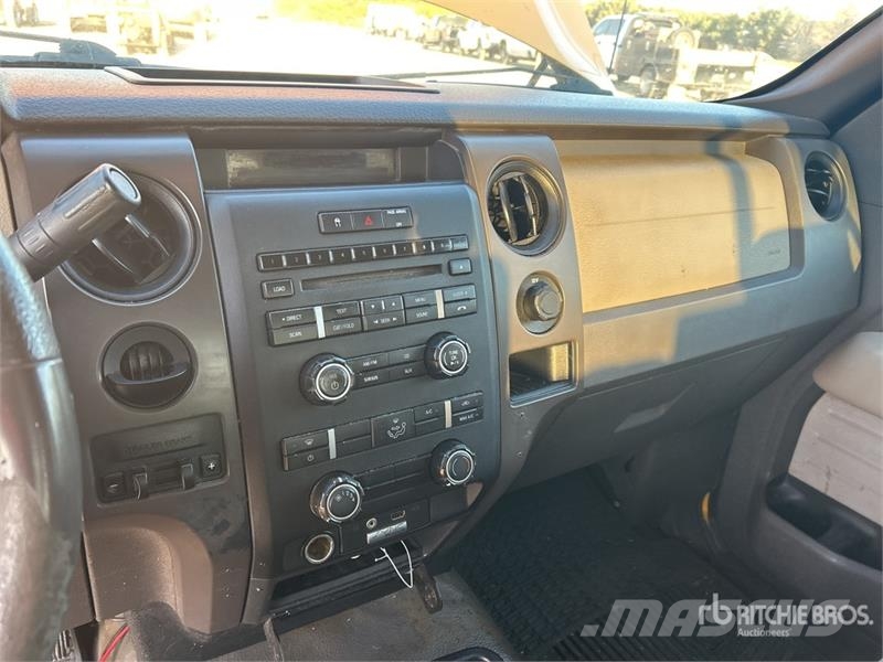 Ford F-150 XL 4x2 Crew Cab Pickup Ostalo