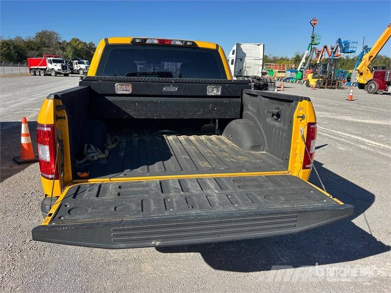 Ford F-150 XL 4x2 Crew Cab Pickup Inne