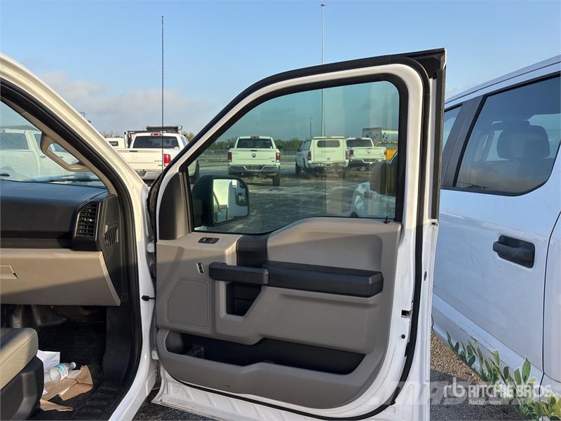 Ford F-150 XL 4x2 Crew Cab Pickup Otros