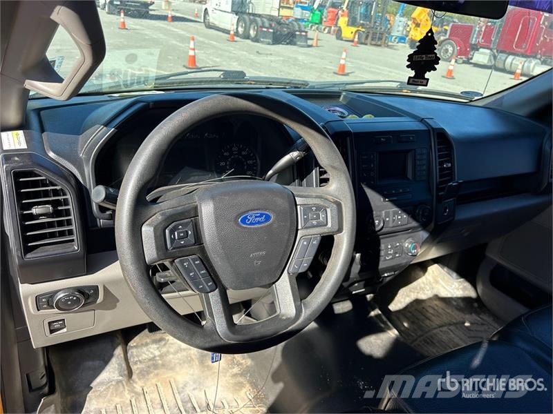 Ford F-150 XL 4x2 Crew Cab Pickup Inne
