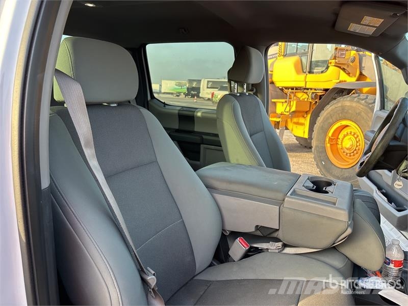 Ford F-150 XL 4x2 Crew Cab Pickup Otros