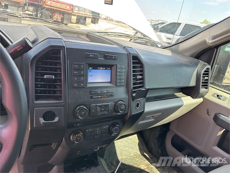 Ford F-150 XL 4x2 Crew Cab Pickup Furgoni altro