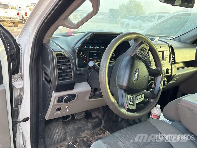 Ford F-150 XL 4x2 Crew Cab Pickup Otros