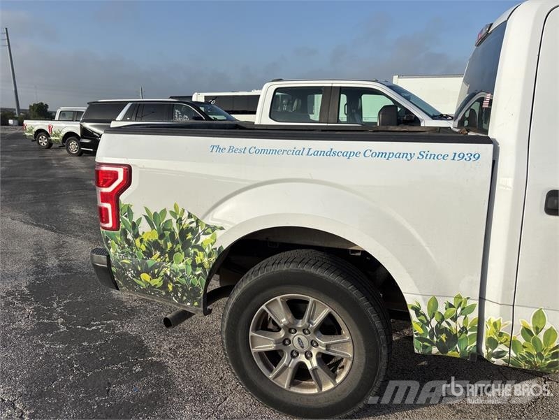 Ford F-150 XL 4x2 Crew Cab Pickup Furgoni altro