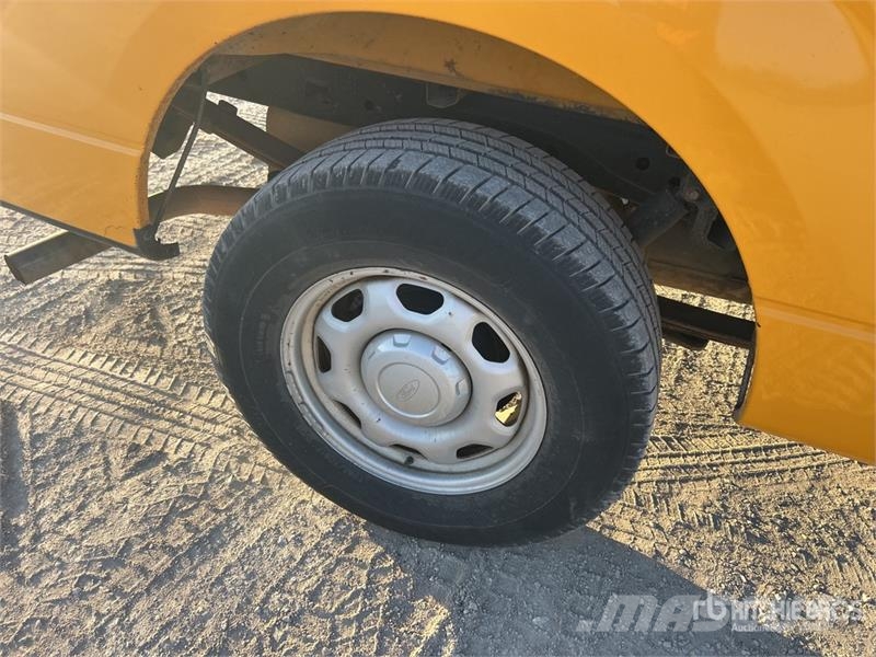 Ford F-150 XL 4x2 Crew Cab Pickup Ostalo