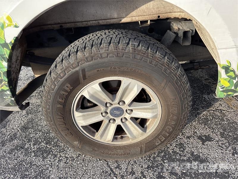 Ford F-150 XL 4x2 Crew Cab Pickup Інше