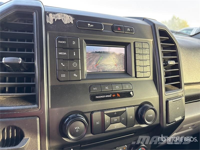 Ford F-150 XL 4x2 Crew Cab Pickup Інше