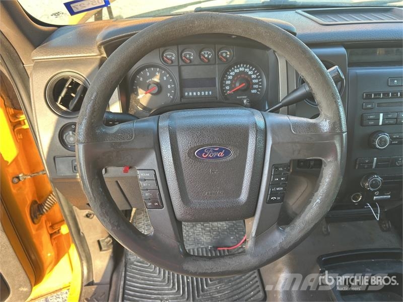 Ford F-150 XL 4x2 Crew Cab Pickup Ostalo