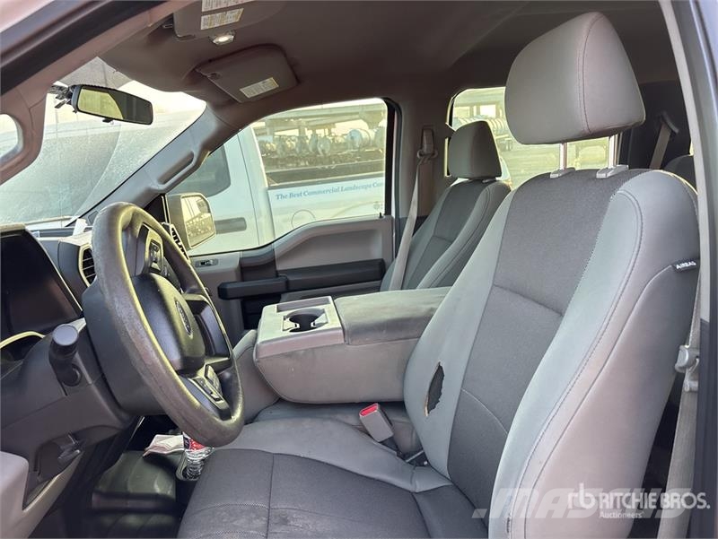 Ford F-150 XL 4x2 Crew Cab Pickup Otros