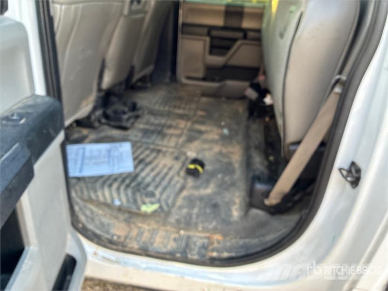 Ford F-150 XL 4x2 Crew Cab Pickup Muut autot