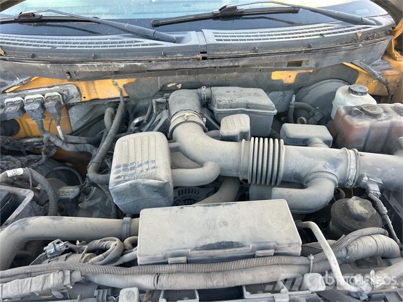 Ford F-150 XL 4x2 Crew Cab Pickup Ostalo
