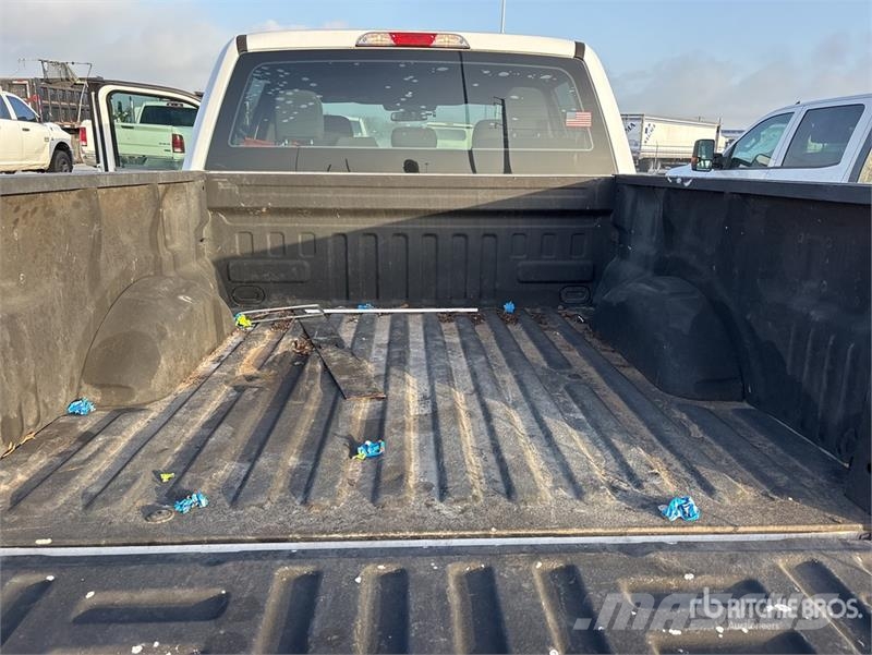 Ford F-150 XL 4x2 Crew Cab Pickup Інше