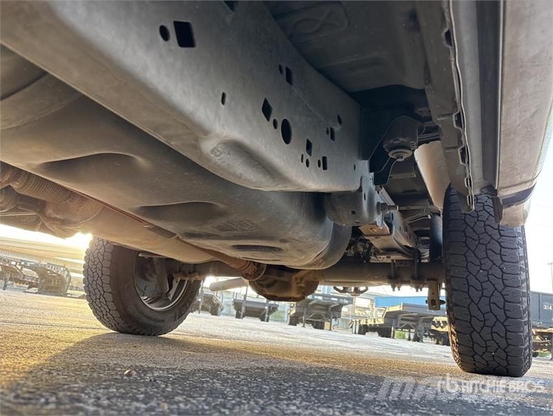 Ford F-150 XL 4x2 Crew Cab Pickup Otros