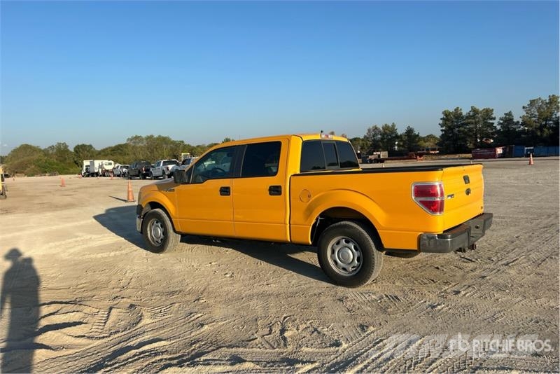 Ford F-150 XL 4x2 Crew Cab Pickup Ostalo