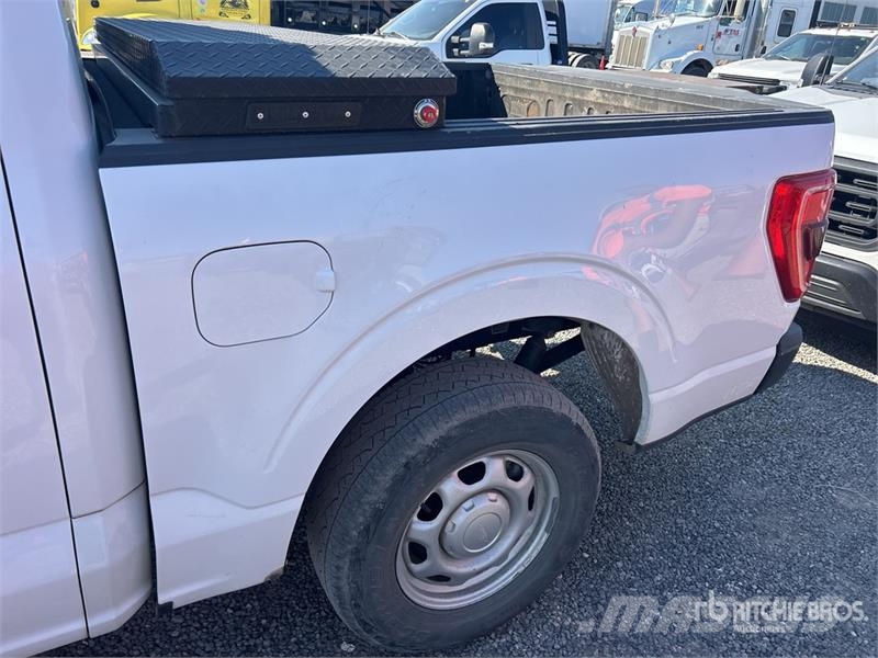 Ford F-150 XL 4x2 Crew Cab Pickup Ostalo