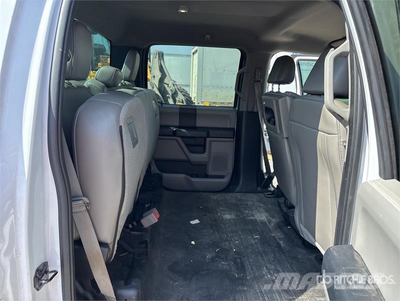 Ford F-150 XL 4x2 Crew Cab Pickup Furgoni altro