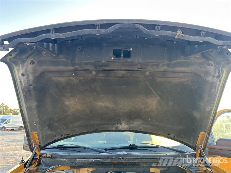 Ford F-150 XL 4x2 Crew Cab Pickup Ostalo