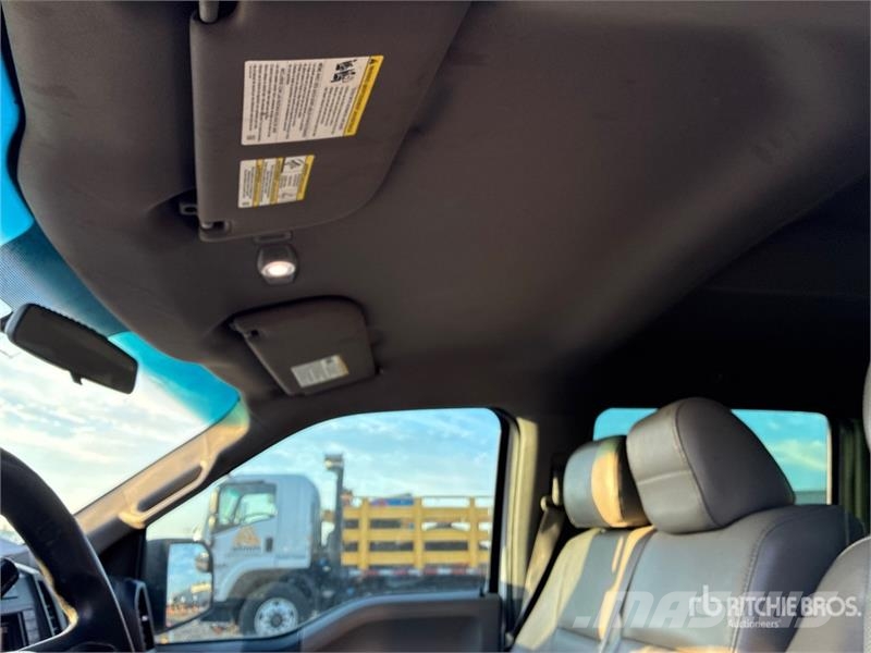 Ford F-150 XL 4x2 Crew Cab Pickup Muut autot