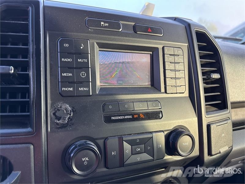 Ford F-150 XL 4x2 Crew Cab Pickup Otros