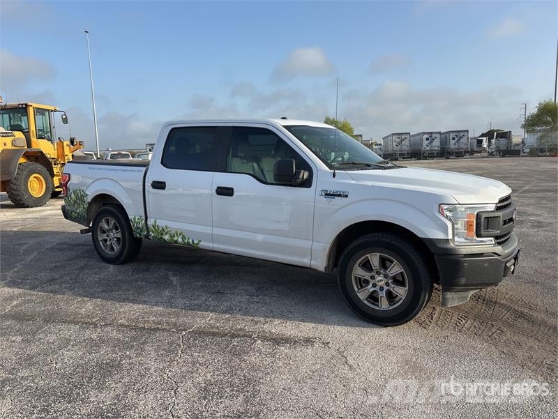 Ford F-150 XL 4x2 Crew Cab Pickup Furgoni altro