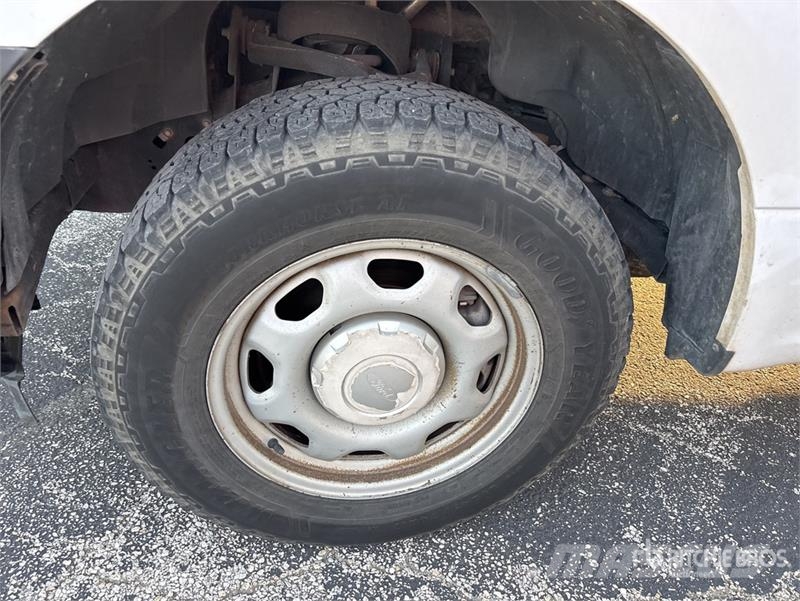 Ford F-150 XL 4x2 Crew Cab Pickup Otros