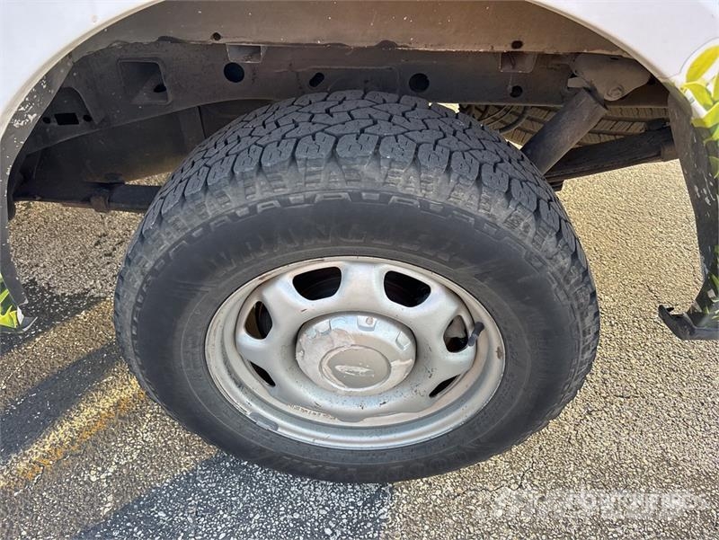 Ford F-150 XL 4x2 Crew Cab Pickup Otros