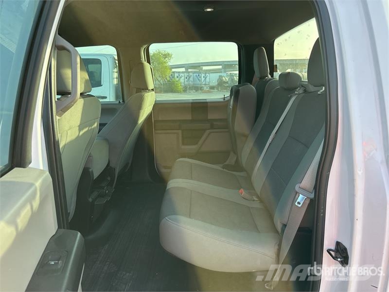 Ford F-150 XL 4x2 Crew Cab Pickup Інше