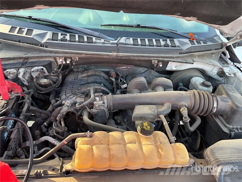 Ford F-150 XL 4x2 Crew Cab Pickup Інше