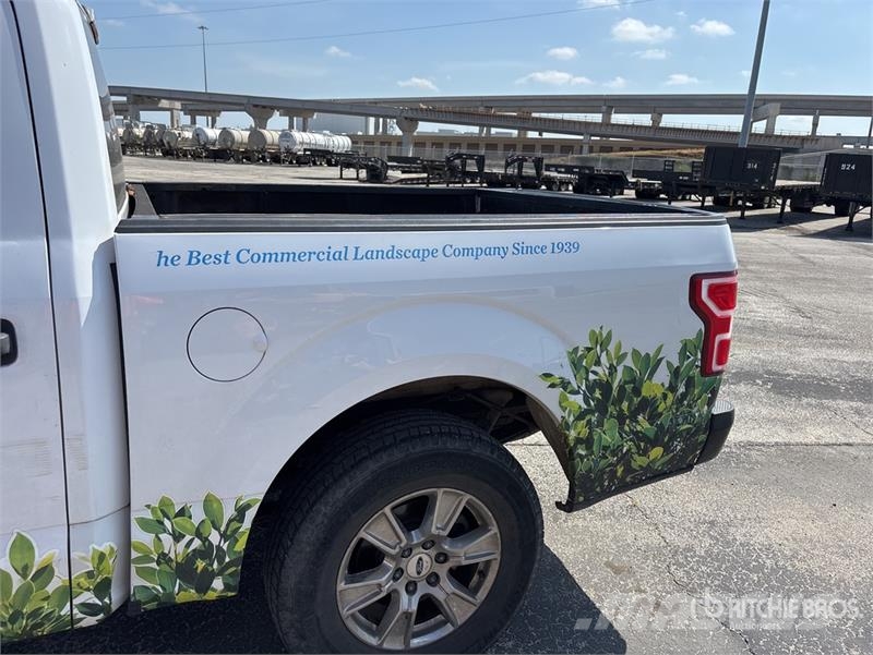 Ford F-150 XL 4x2 Crew Cab Pickup Furgoni altro