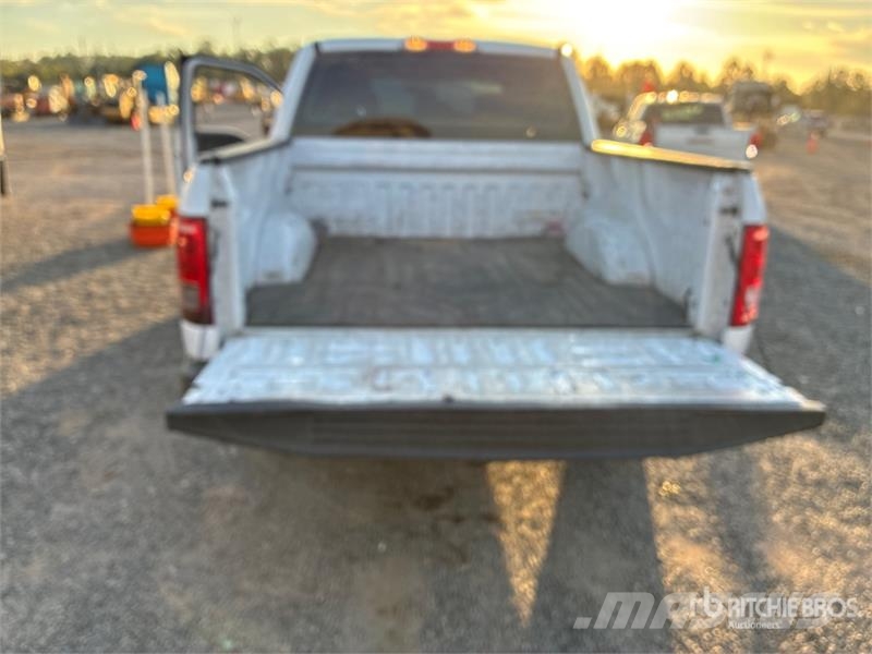 Ford F-150 XL 4x2 Crew Cab Pickup Muut autot