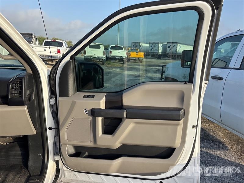 Ford F-150 XL 4x2 Crew Cab Pickup Інше