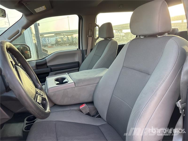 Ford F-150 XL 4x2 Crew Cab Pickup Інше