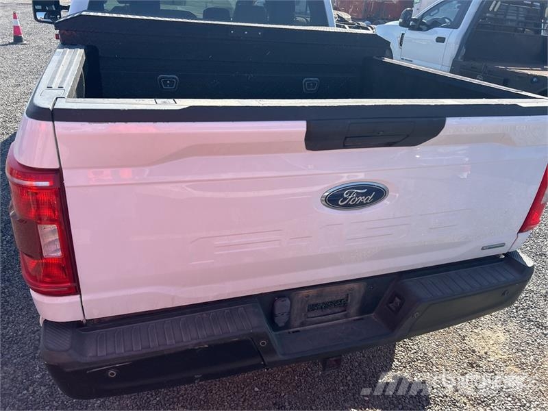 Ford F-150 XL 4x2 Crew Cab Pickup Ostalo