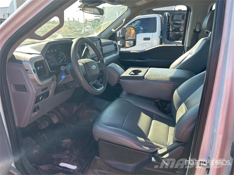 Ford F-150 XL 4x2 Crew Cab Pickup Ostalo