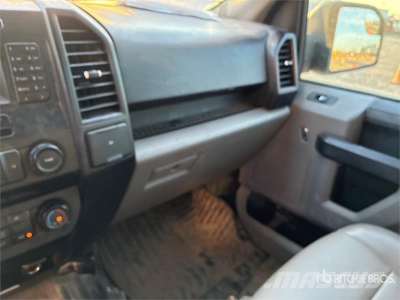 Ford F-150 XL 4x2 Crew Cab Pickup Muut autot