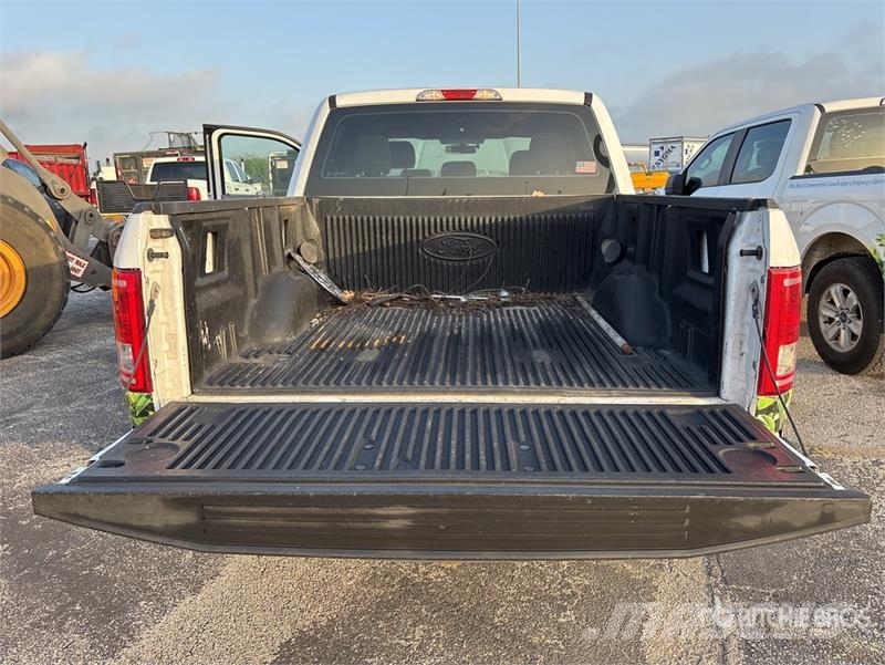 Ford F-150 XL 4x2 Crew Cab Pickup Otros