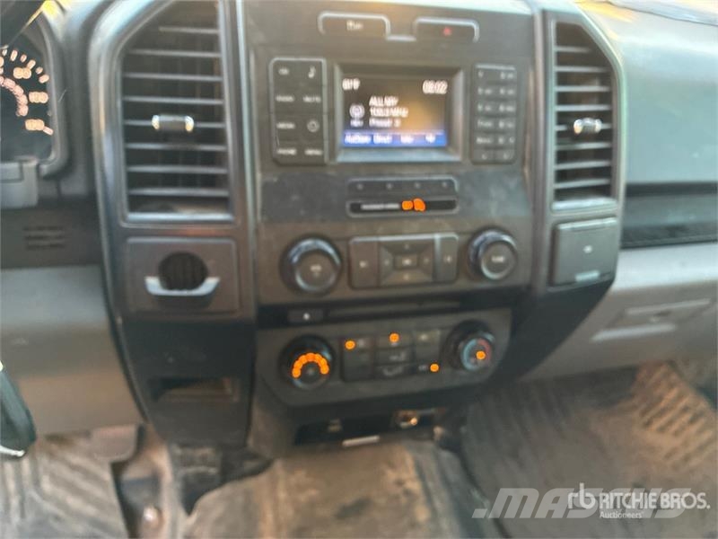 Ford F-150 XL 4x2 Crew Cab Pickup Muut autot
