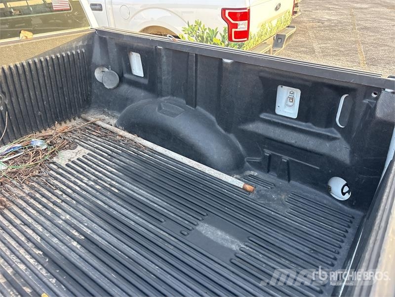 Ford F-150 XL 4x2 Crew Cab Pickup Otros