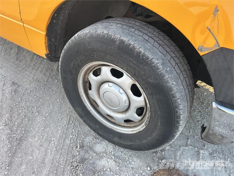 Ford F-150 XL 4x2 Crew Cab Pickup Ostalo