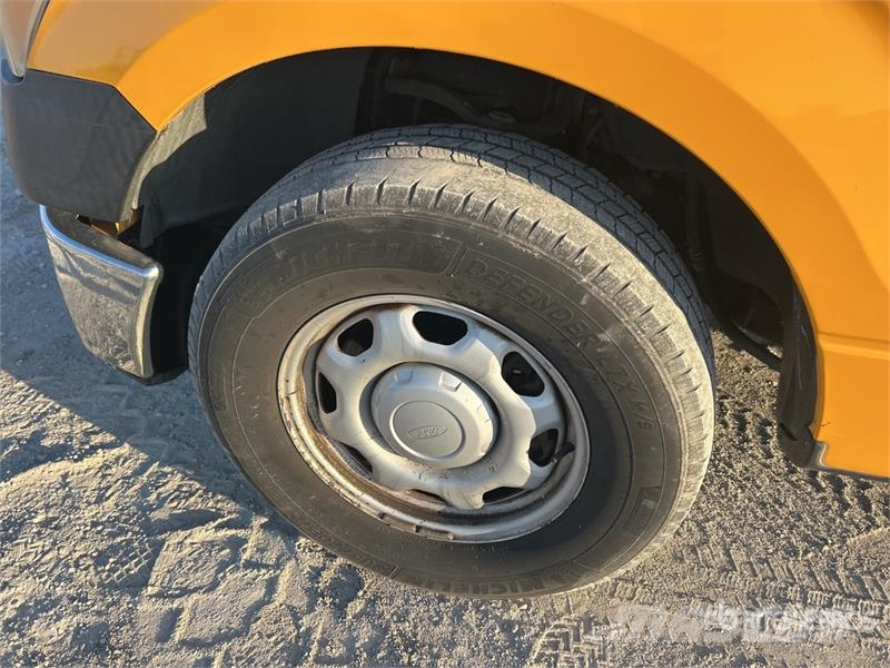 Ford F-150 XL 4x2 Crew Cab Pickup Ostalo