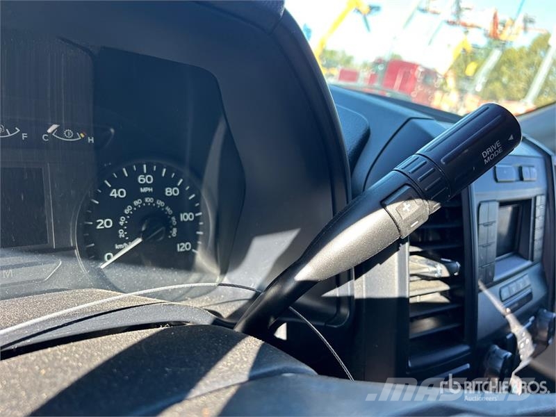 Ford F-150 XL 4x2 Crew Cab Pickup Inne