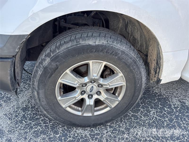 Ford F-150 XL 4x2 Crew Cab Pickup Furgoni altro
