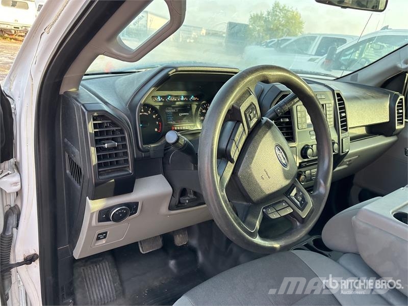 Ford F-150 XL 4x2 Crew Cab Pickup Інше